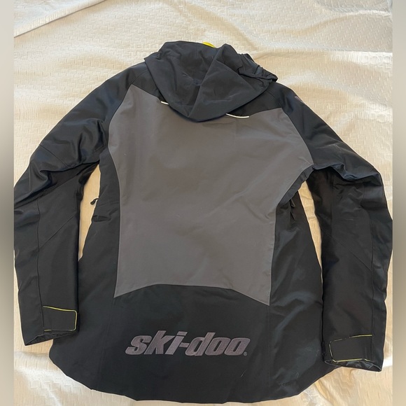 Women's Ski-Doo Jacket - Picture 3 of 6